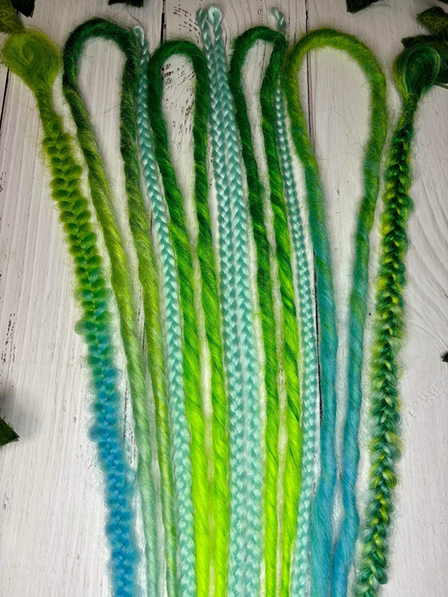 Set of 10, 51-58cm Bright Green and Blue Synthetic Extensions (only available for online purchase)