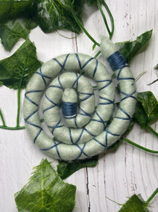 Medium 40-45cm Minty (only available for online purchase)