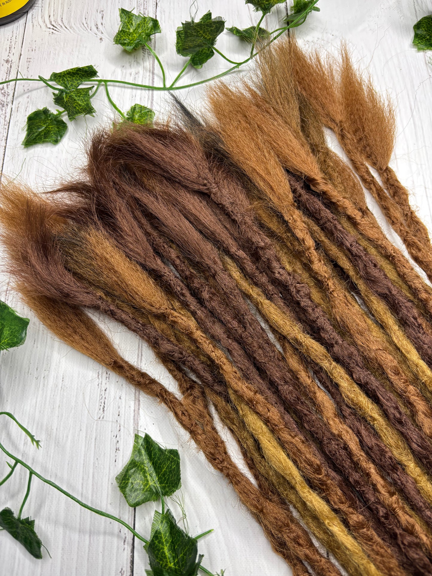 Set of 40 mixed brown synthetic extensions (only available for online purchase)