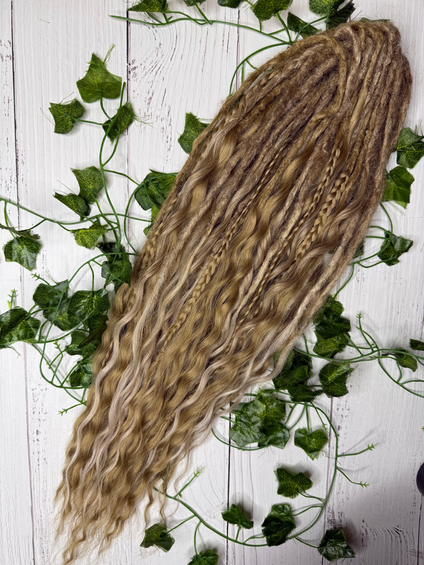 Set of 26, 55-61cm Blonde Harmony Mixed Texture Synthetic Extensions