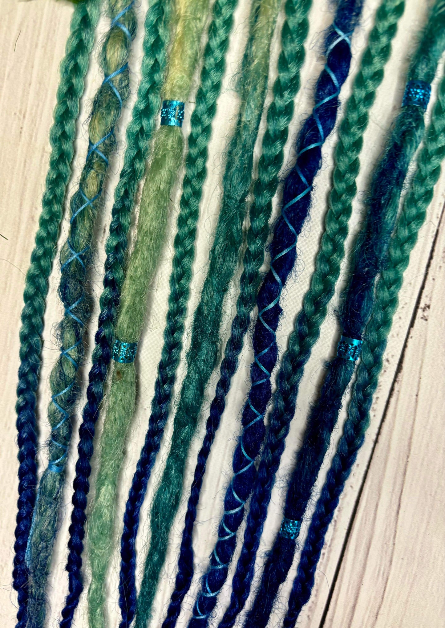 Set of 11, 59-63cm Blonde to Blue Synthetic Extensions