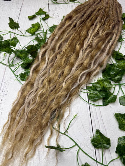 Set of 26, 55-61cm Blonde Harmony Mixed Texture Synthetic Extensions