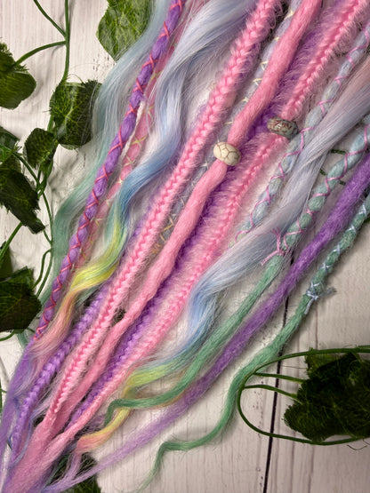 Set of 8, 57-63cm Vivid Reign Mixed Texture Synthetic Extensions