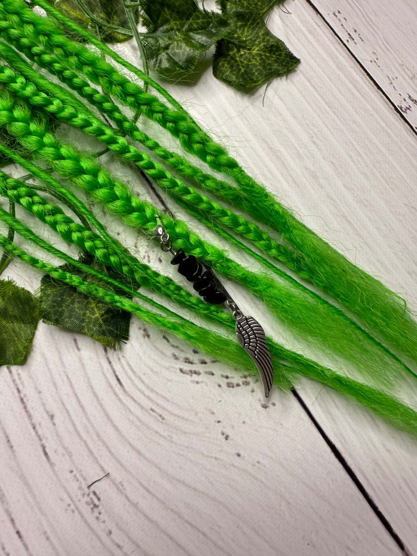 Set of 5, 59-61cm Black Light Green Blend Mixed Texture Synthetic Extensions