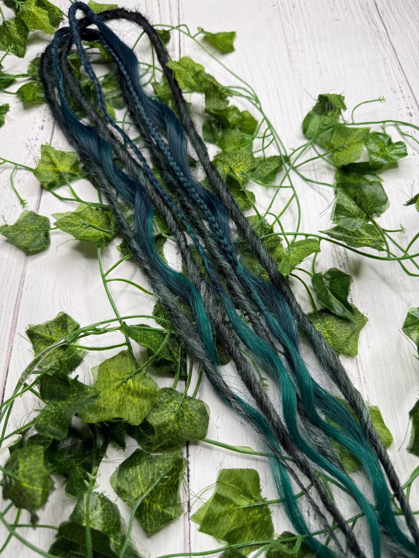 Set of 4, 57-64cm Jade Shadow Blend Mixed Texture Synthetic Extensions