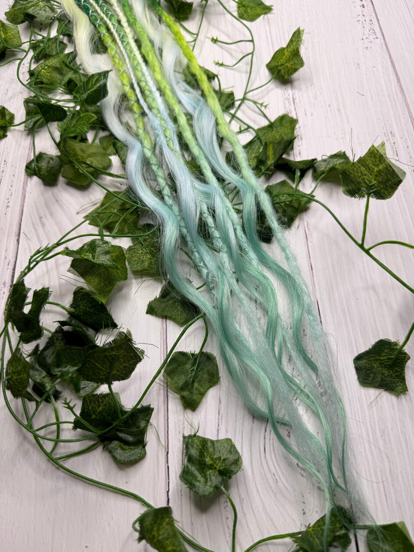 Set of 4, 56-60cm Aqua Veil Blend Mixed Texture Synthetic Extensions