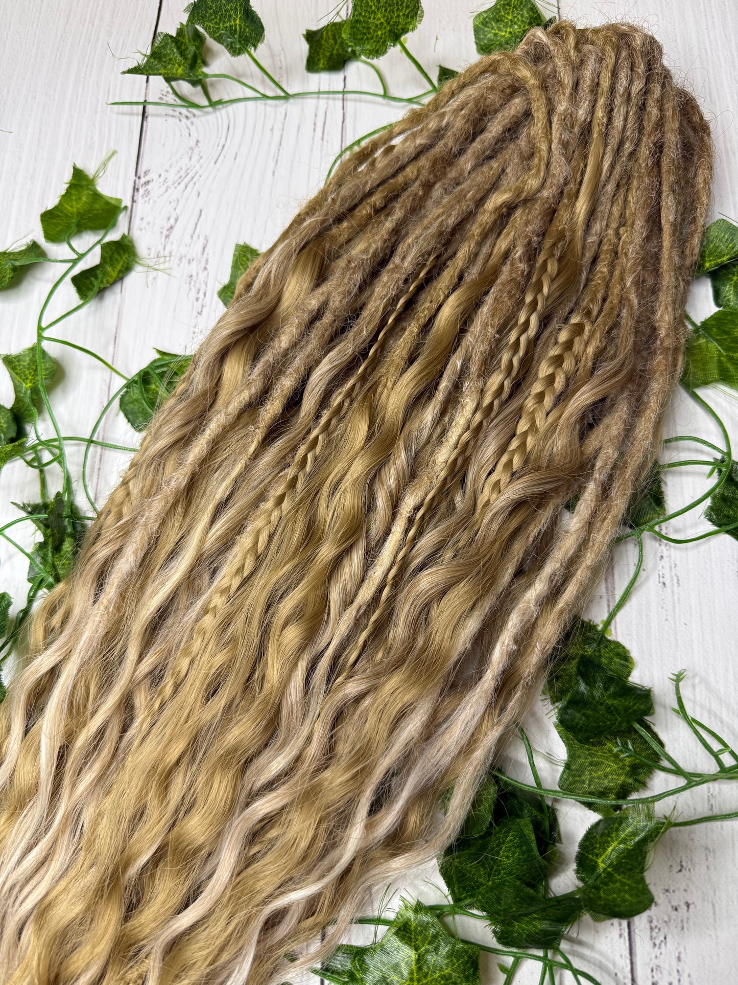 Set of 26, 55-61cm Blonde Harmony Mixed Texture Synthetic Extensions