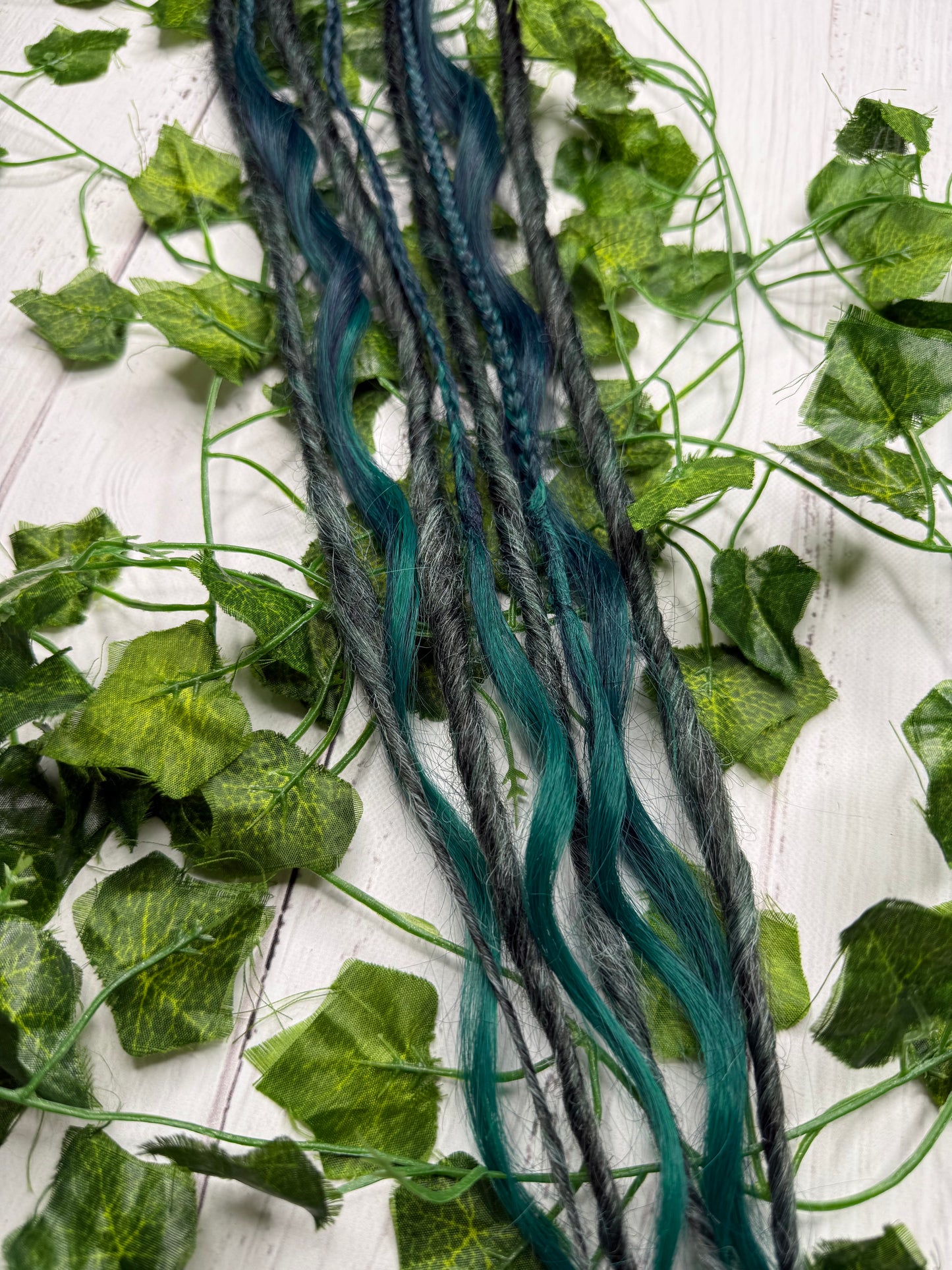 Set of 4, 57-64cm Jade Shadow Blend Mixed Texture Synthetic Extensions