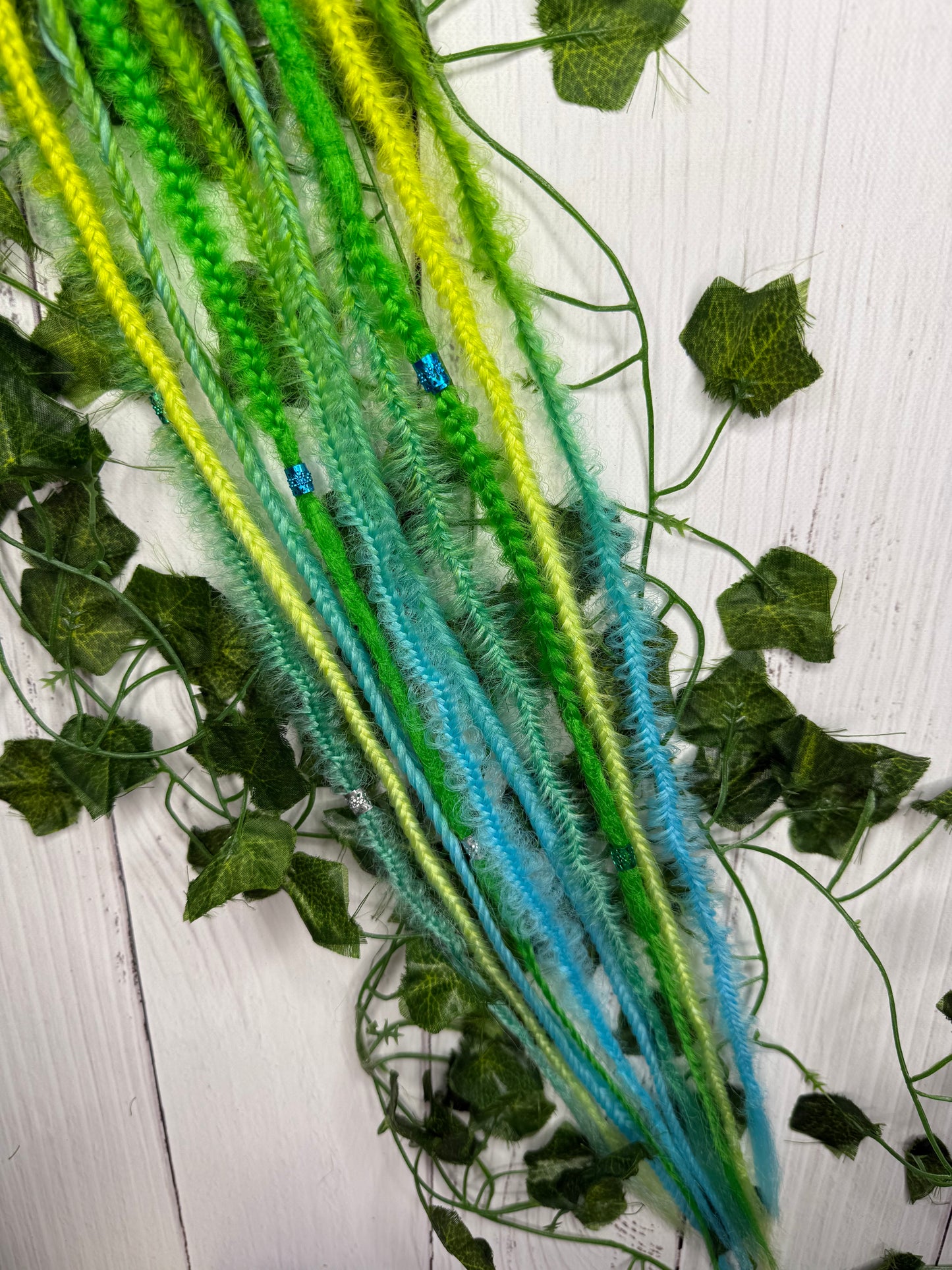 Set of 5, 52-60cm Aqua Leaf Blend Mixed Texture Synthetic Extensions