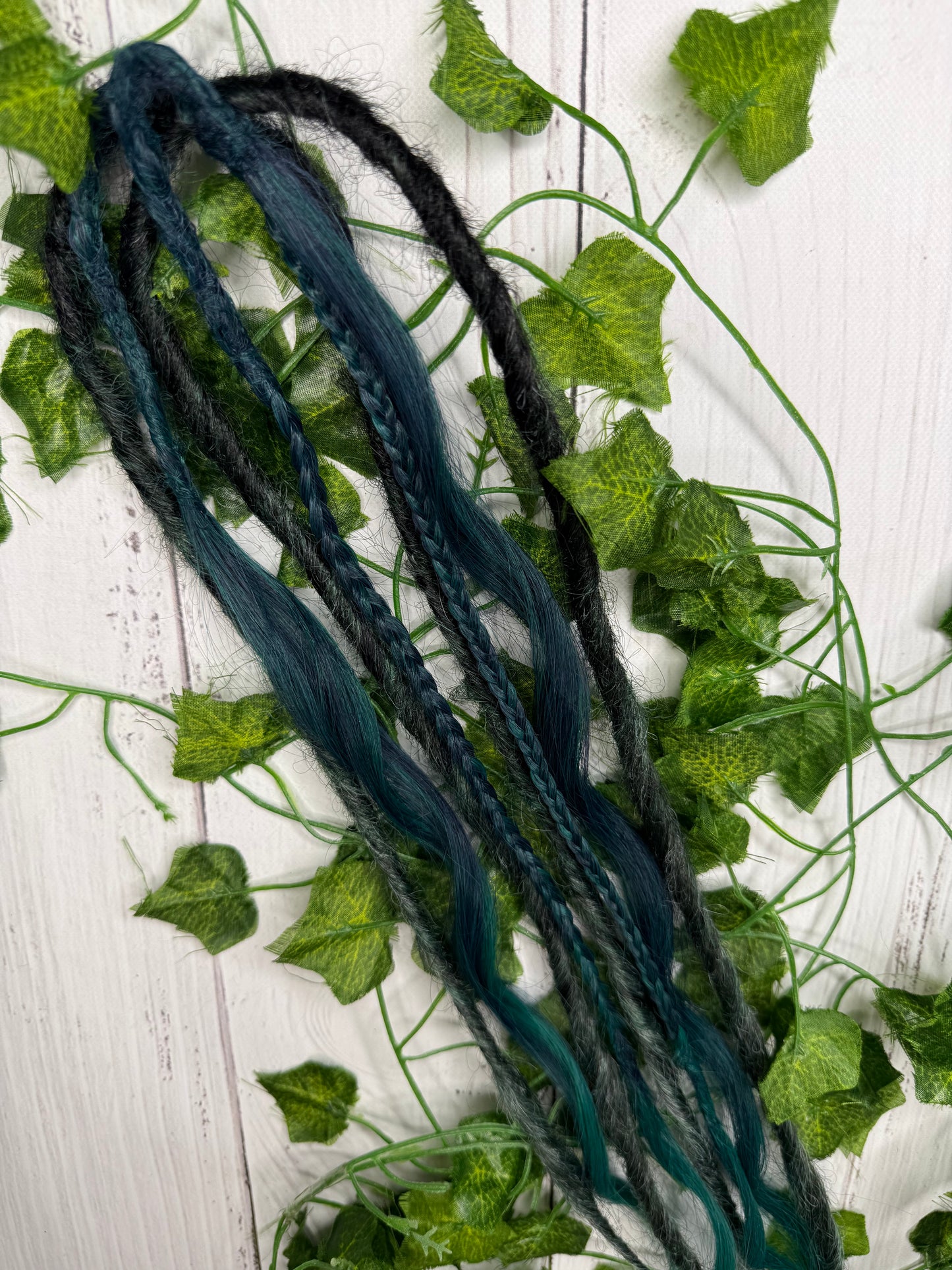 Set of 4, 57-64cm Jade Shadow Blend Mixed Texture Synthetic Extensions