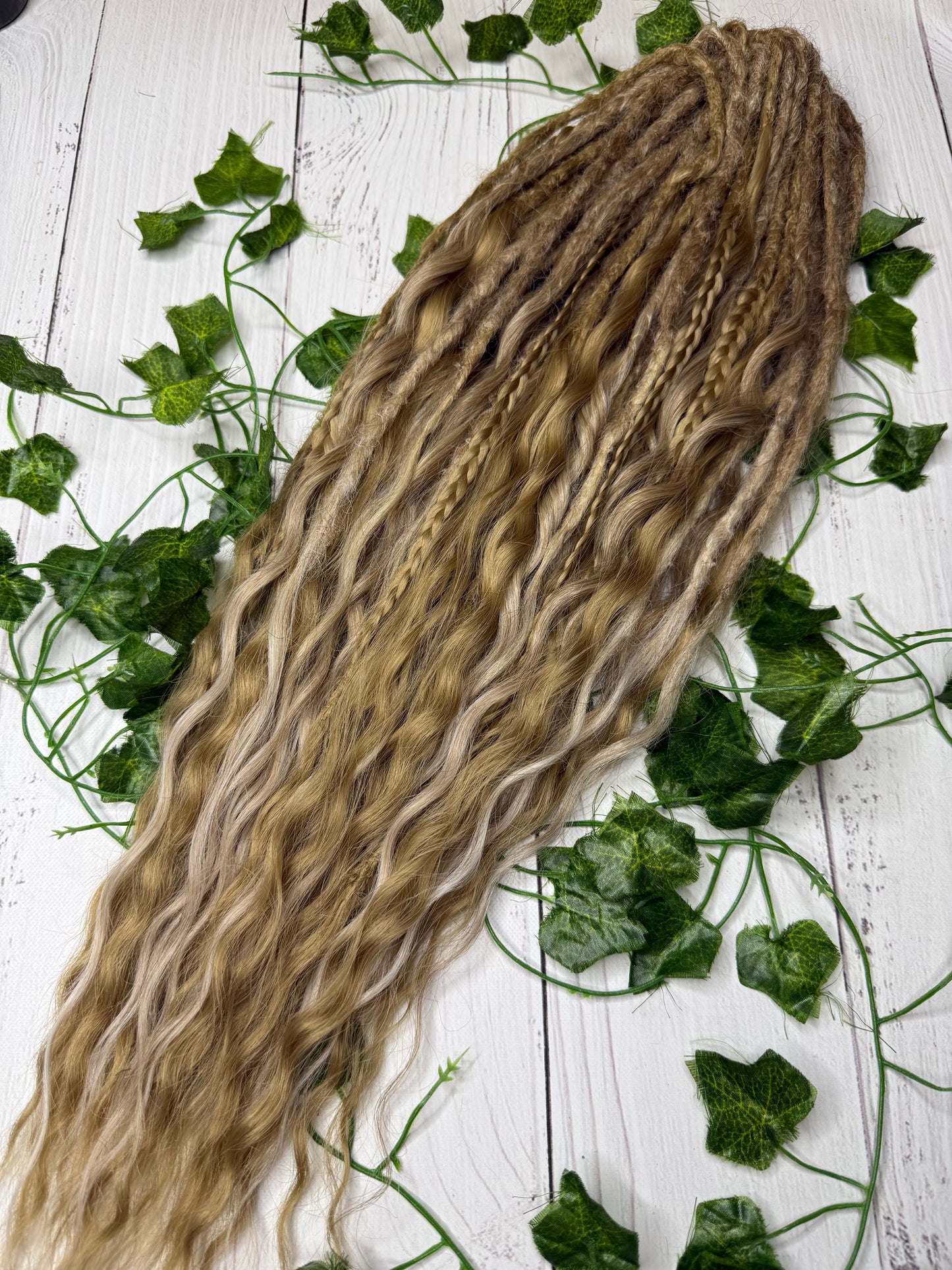 Set of 26, 55-61cm Blonde Harmony Mixed Texture Synthetic Extensions