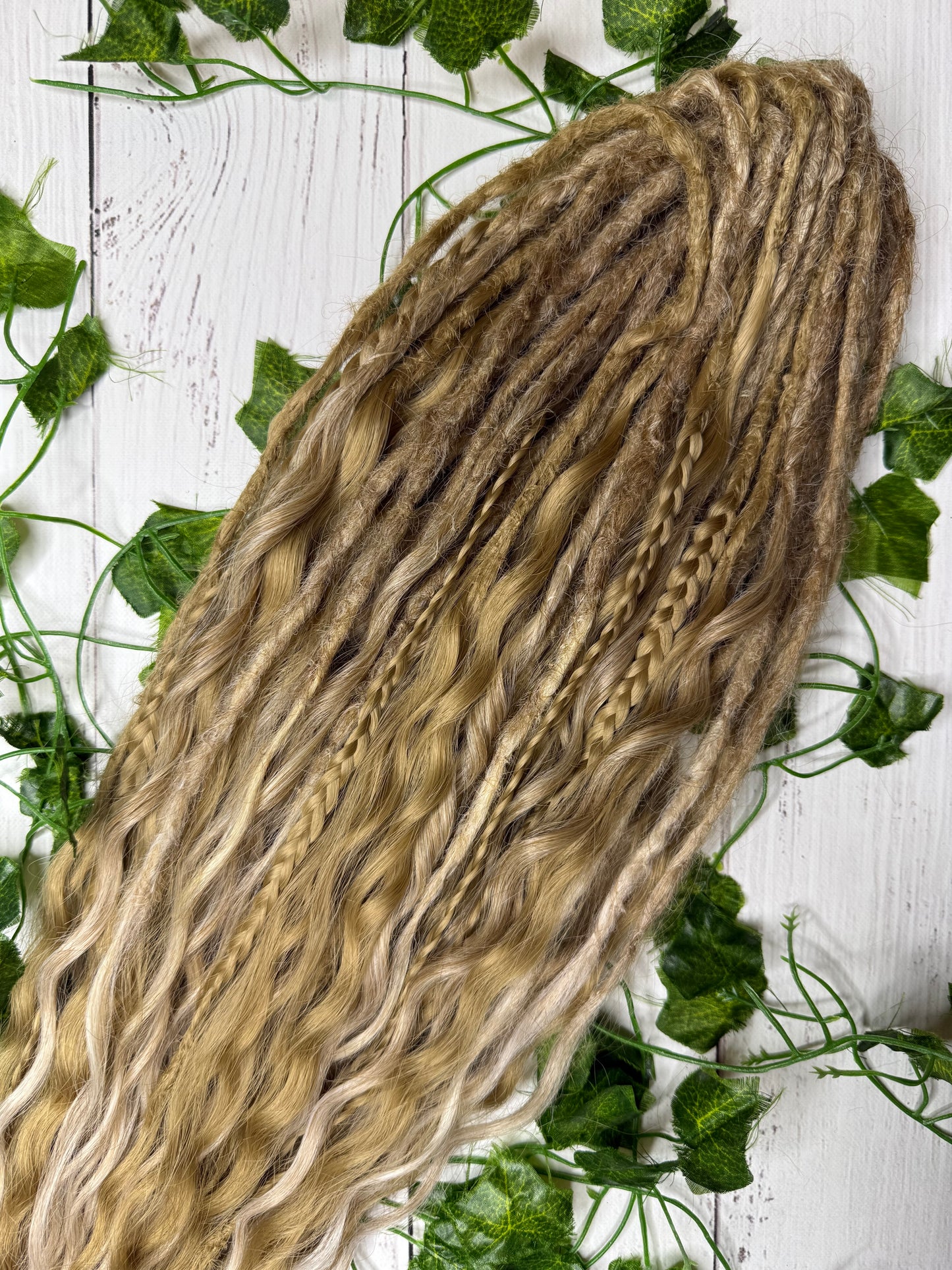 Set of 26, 55-61cm Blonde Harmony Mixed Texture Synthetic Extensions