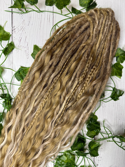Set of 26, 55-61cm Blonde Harmony Mixed Texture Synthetic Extensions