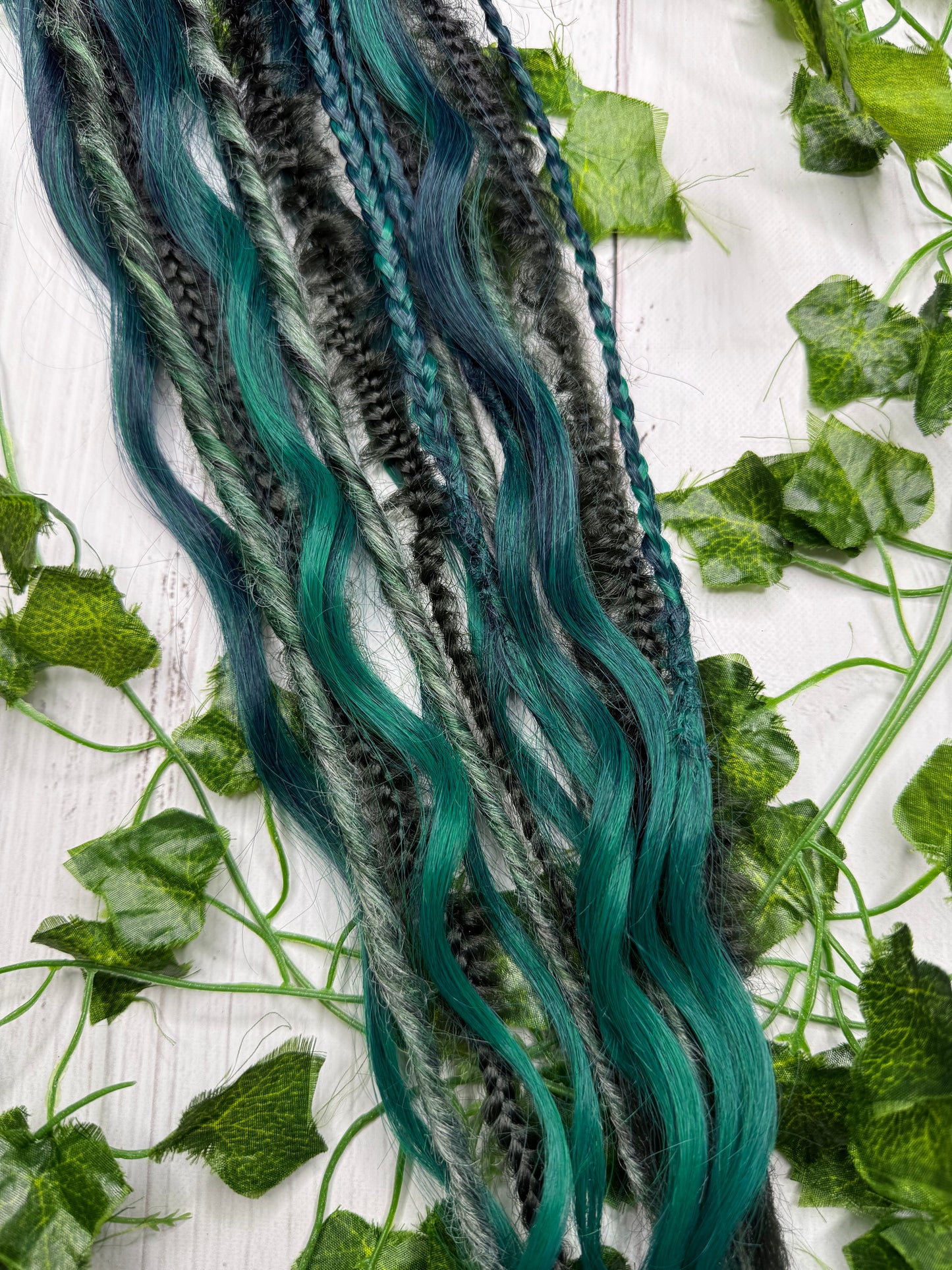 Set of 8, 52-67cm Deep Forest Green Mixed Texture Synthetic Extensions