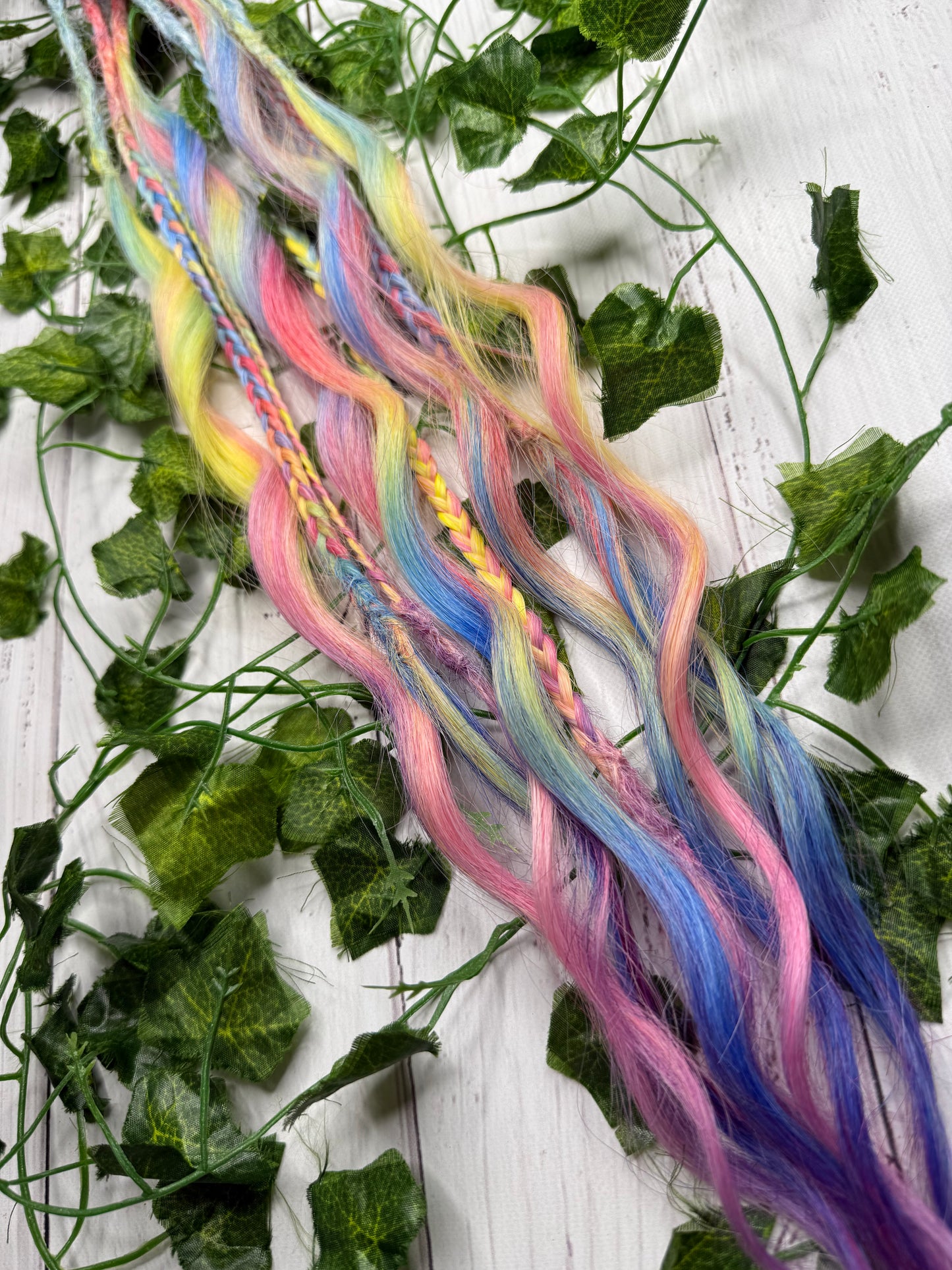 Set of 4, 62cm Spectrum Strands Blend Mixed Texture Synthetic Extensions