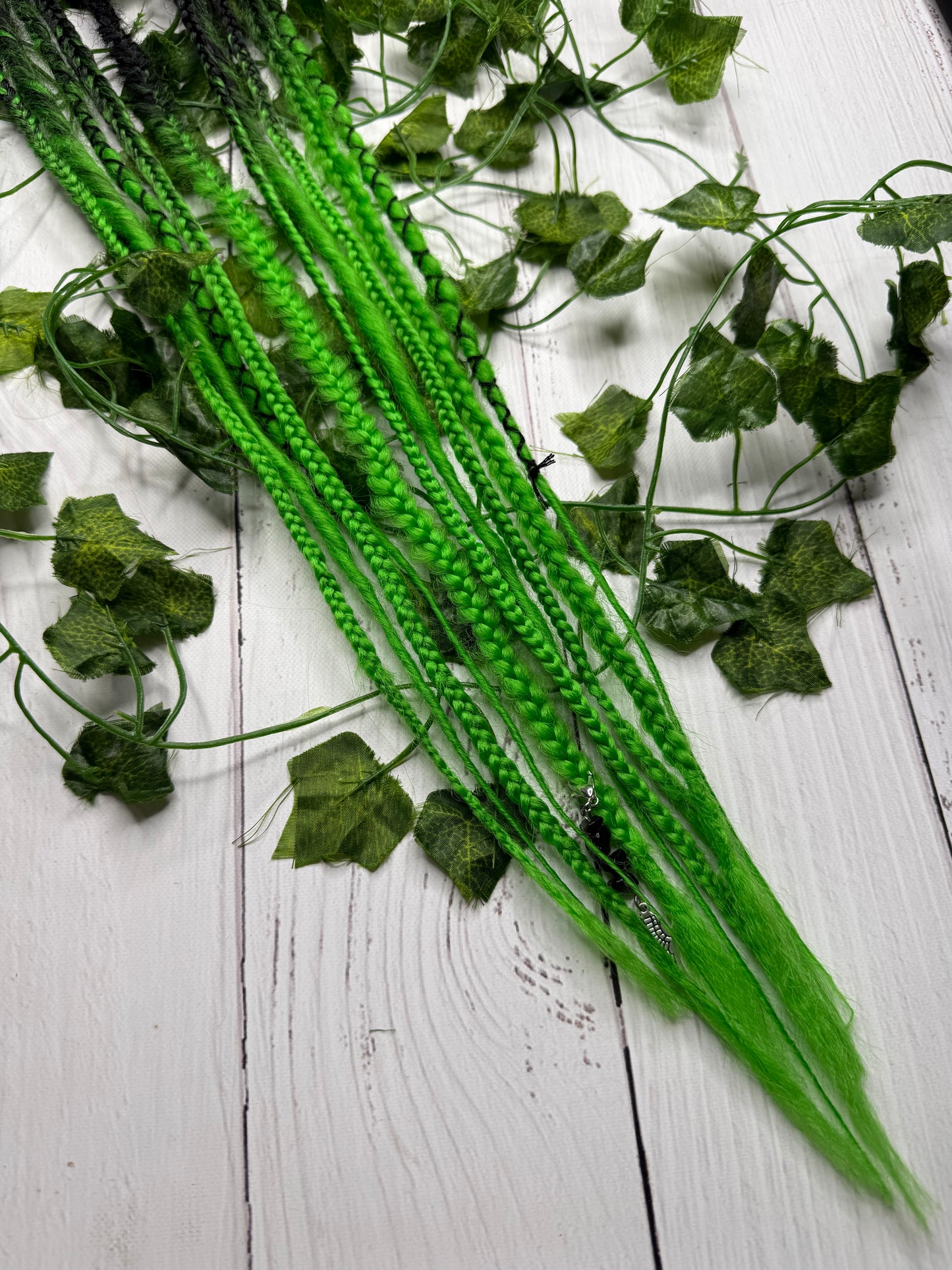 Set of 5, 59-61cm Black Light Green Blend Mixed Texture Synthetic Extensions