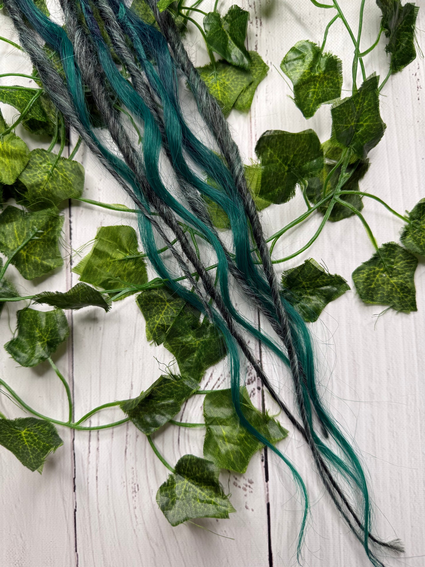 Set of 4, 57-64cm Jade Shadow Blend Mixed Texture Synthetic Extensions