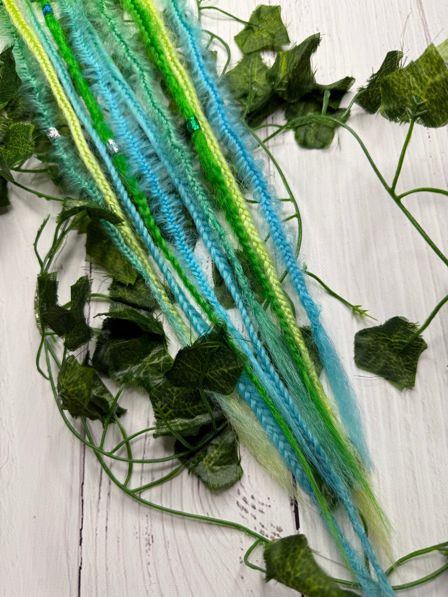 Set of 5, 52-60cm Aqua Leaf Blend Mixed Texture Synthetic Extensions