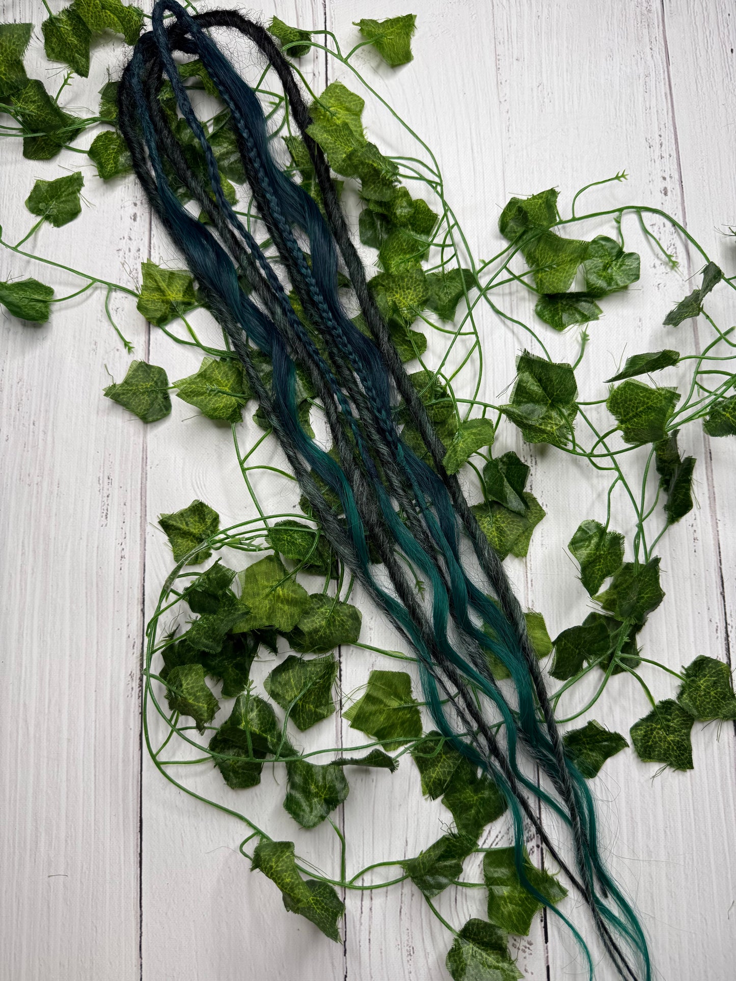 Set of 4, 57-64cm Jade Shadow Blend Mixed Texture Synthetic Extensions