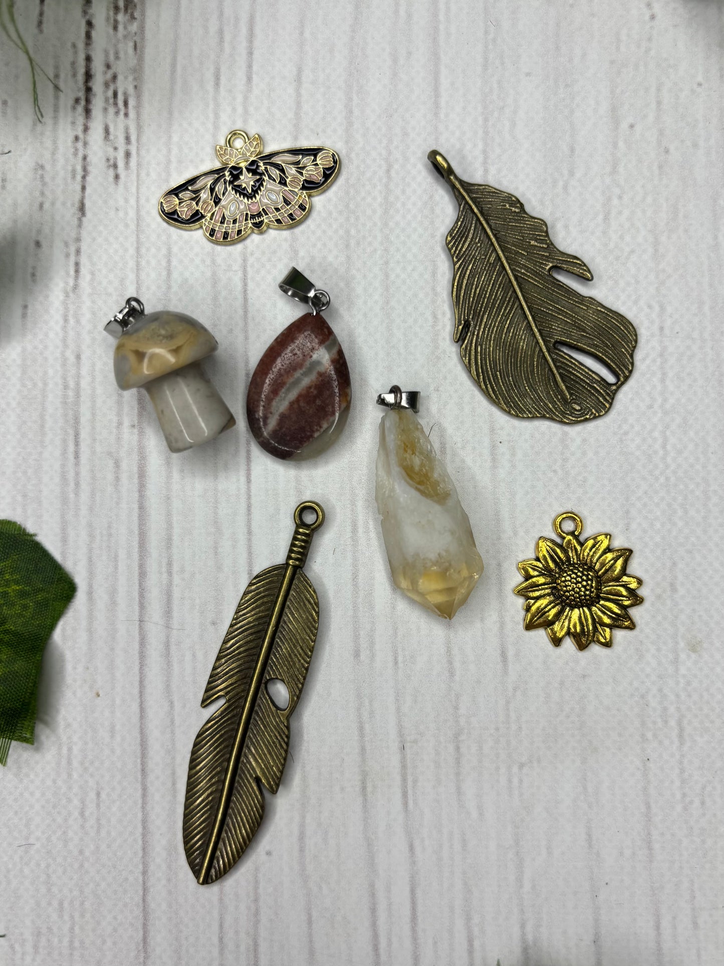 Floral Flora Charm Set