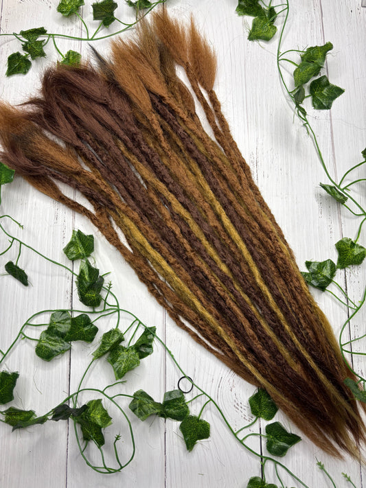 Set of 40 mixed brown synthetic extensions (only available for online purchase)